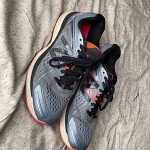 New Balance 860 v8 Running Shoes